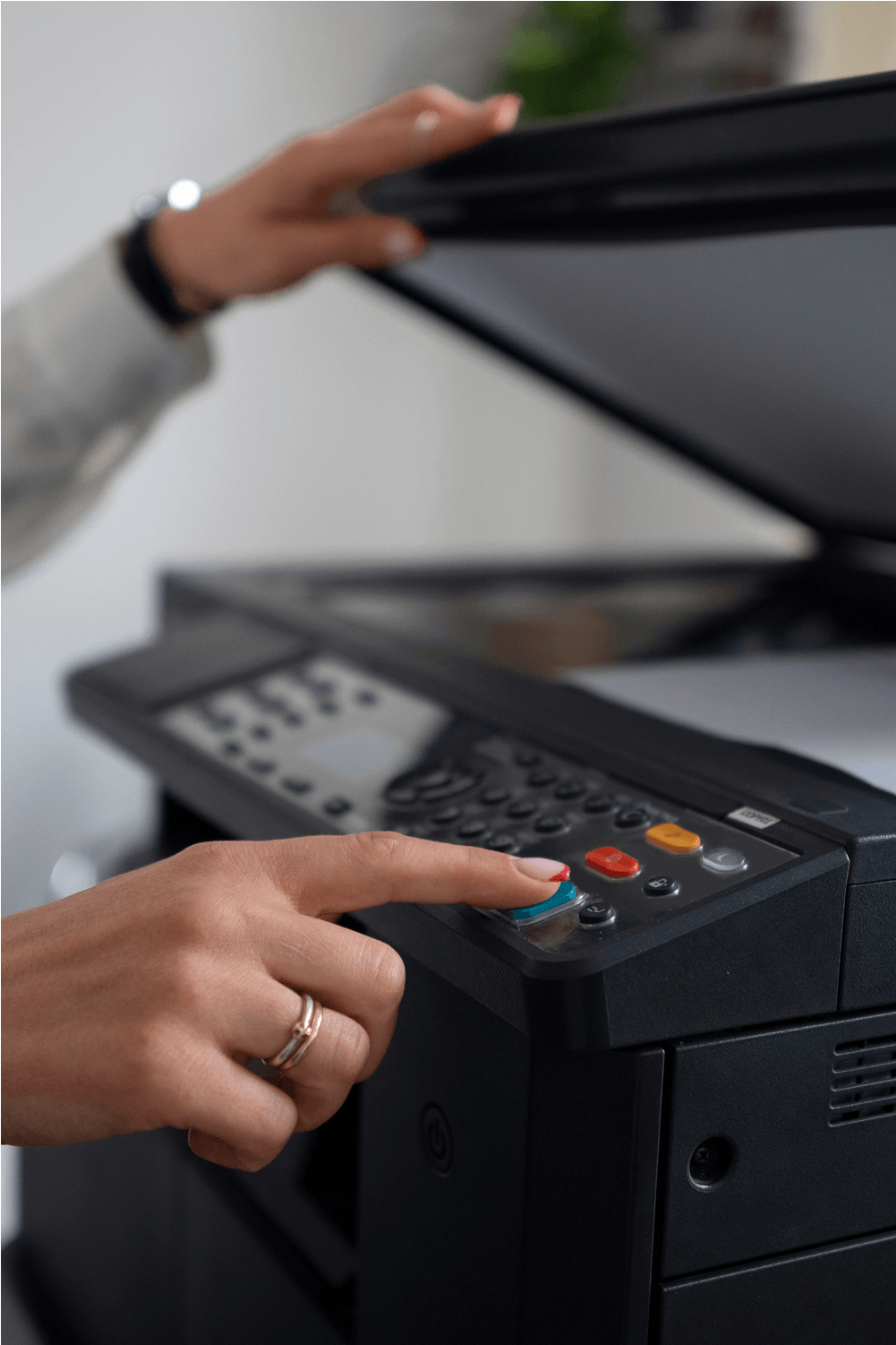 side-view-woman-using-printer (1)